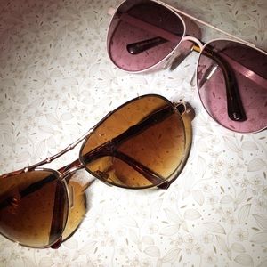 2 pairs of sunglasses